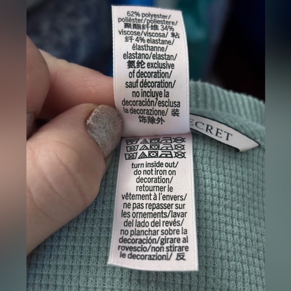 Victoria's Secret Classic Gray Short Sleeve Tee - Picture 4 of 8